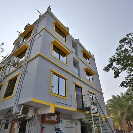 Oyo 24833 Hotel Silver Daman Eksteriør billede