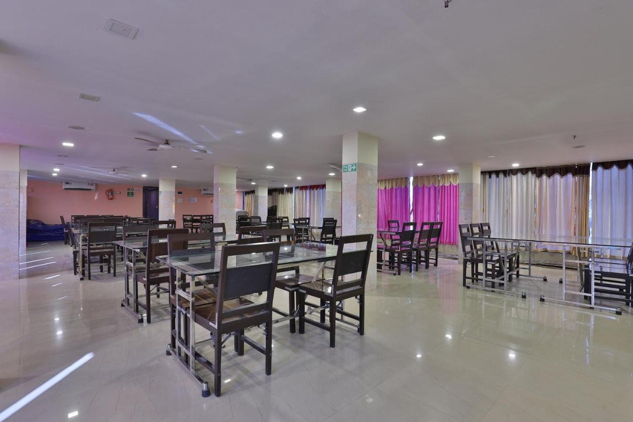 Oyo 24833 Hotel Silver Daman Eksteriør billede